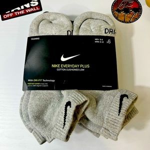 NIKE EVERYDAY PLUS COTTON CUSHIONED LOW DRI-FIT TECHNOLOGY/ MEDIUM SIZE..